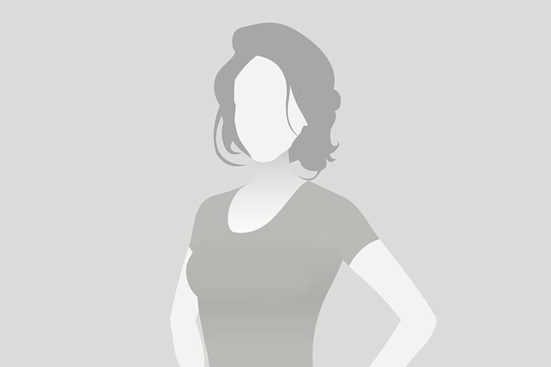 Die Grafik zeigt eine stilisierte Silhouette einer Frau mit schulterlangen Haaren in einem einfachen T-Shirt.